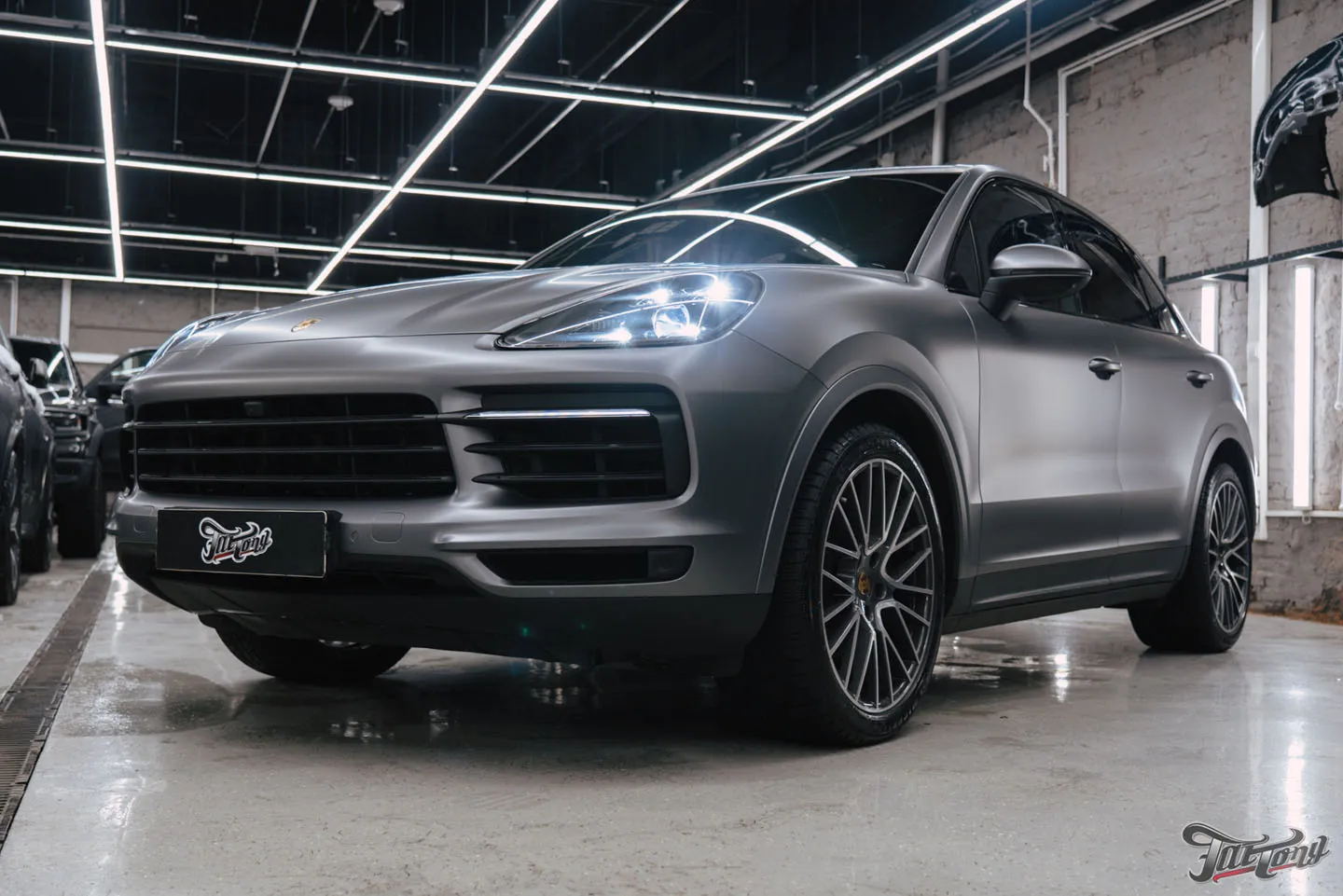 Porsche Cayenne в шикарном сером цвете: оклеили автомобиль в матовый винил!